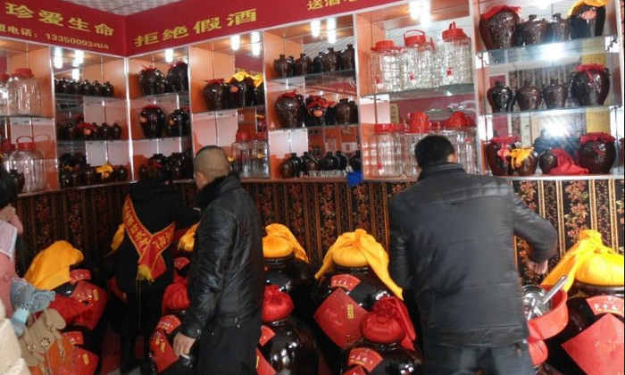 8.31用熟料釀酒設備現(xiàn)蒸現(xiàn)賣的店面適合開在城鄉(xiāng)結(jié)合部