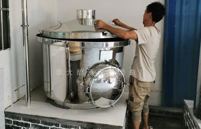 200斤小型酒廠釀酒設備安裝完成