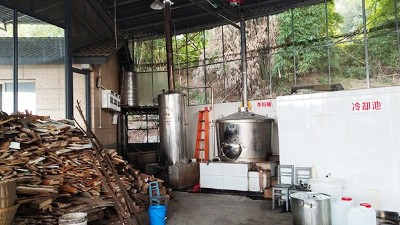 35歲后我已不再年輕，我就用釀酒蒸餾設(shè)備回家釀酒