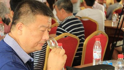 雅大釀酒設(shè)備釀酒師帶您認識白酒香氣，提高白酒嗅商。