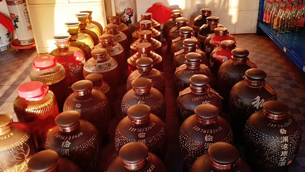 小型酒廠釀酒設(shè)備：想知道臨瀾灣純糧酒大賣全國的奧秘，請點這里
