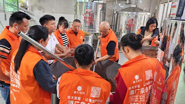 用小型酒廠釀酒設備開酒坊，釀酒技術(shù)重要還是銷售能力重要？