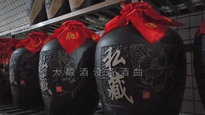 用小型白酒釀酒設(shè)備做酒的人注意了，這2種酒越放越不值錢！