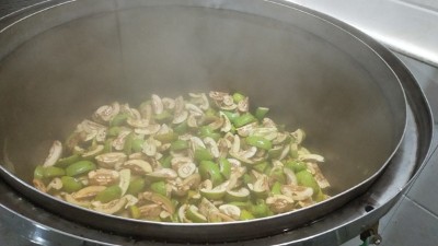 木瓜價格持續(xù)走低利潤低？試試用烤酒設(shè)備將它們釀成酒吧！