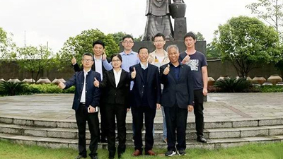 中國勁酒技術(shù)團(tuán)隊(duì)造訪湖南雅大，探討酒用雜交糯高粱釀造技藝！