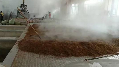 用燒酒設(shè)備做酒多年的老師傅告訴你，窖池應(yīng)這樣搭建與維護(hù)！