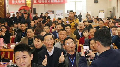 湖南雅大前往臨湘市傳統(tǒng)釀酒產(chǎn)業(yè)培訓(xùn)班，分享雅大釀酒技術(shù)！