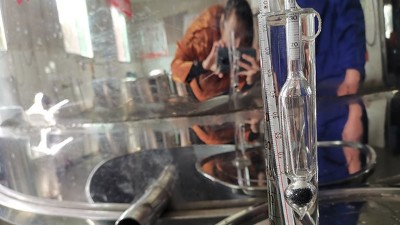 白酒蒸餾設(shè)備蒸酒時(shí)，接酒的度數(shù)如何處理？