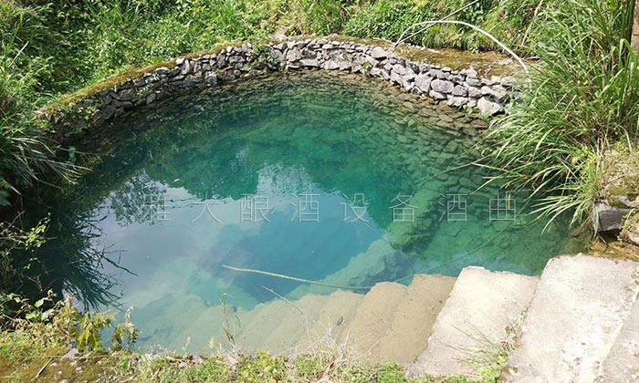 10.6釀酒最好的水源是山泉水.jpg