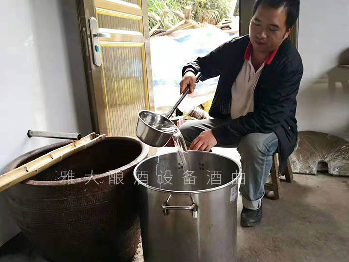從廚師到釀酒師，用蒸餾釀酒設(shè)備釀出美酒，釀出紅火日子