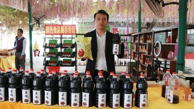 桑葚熟了，用果酒釀酒設(shè)備將它釀成酒營養(yǎng)又健康