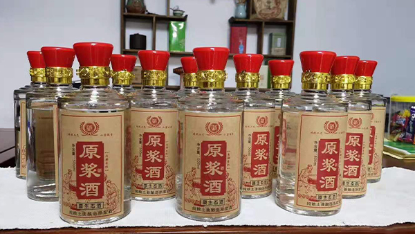 堅持用白酒釀酒設備做純糧酒，每天釀2鍋酒還不夠賣！