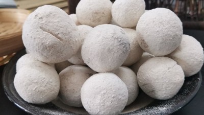 用不銹鋼釀酒設(shè)備做酒，糧食轉(zhuǎn)化成酒經(jīng)歷了幾個(gè)階段？