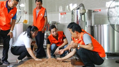 8.12在雅大實(shí)操釀酒技術(shù)-縮.jpg