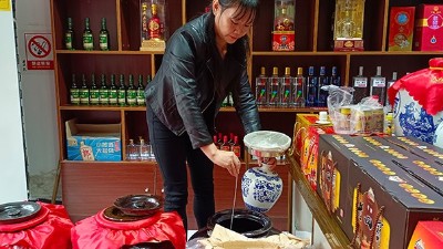 用熟料釀酒設(shè)備開家酒坊現(xiàn)蒸現(xiàn)賣，怎樣選址你清楚嗎